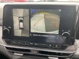 空から車を見たような「アラウンドビューモニター」!車の周りが一目で確認できるので、小さなお子様や障害物があっても安心して乗ることができます。
