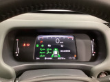 デジタル表示のスピードメーターと安全支援情報、燃費やオドメーターなどの表示の他に、ホンダセンシング機能などの表示もできる多機能なマルチインフォメーション・ディスプレイです。