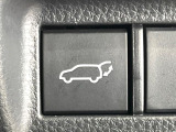 【パワーバックドア】スマートキーや運転席のボタンを押すだけでリアゲートが自動で開閉します!荷物を持っている時や、高い位置にあるバックドアを閉める際に便利な機能です♪