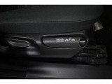 運転席イージーリターン機能装備!メモリーレバーを使用することで、設定した位置へ容易にもどすことができます♪