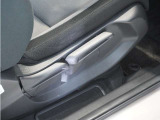 ◆シートハイトアジャスター◆運転席を上下に高さ調節ができます!運転ポジションを体格に合わせてシート調整できます。