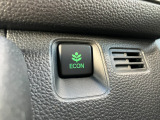 ECON・燃費のいい運転時にはメーター内の証明がグリーンに。クルマ全体を低燃費モードにします、あなたのエコ運転を、あの手この手でサポートします。
