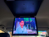 【純正フリップダウンモニター】付き☆後部座席に座りながら大画面でTVやDVDをお楽しみいただけます♪