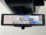 【インテリジェント ルームミラー】車両後方のカメラ映像をミラー面に映し出すので、車内の状況や、天候などに影響されずいつでもクリアな後方視界が得られます!
