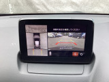 狭い場所での駐車やすれ違いなどでより的確な運転操作に役立つ360&deg;ビューモニターが装備されています。
