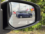 後側方衝突防止支援システムと後側方車両検知警報が付いています!車両の後ろ側方の死角に車が居る場合にドアミラーのランプが点灯し、注意を促して補正してくれます!車線変更などのときにとても便利ですね!