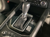 全てのトランスミッションのメリットを兼ね備えた理想的なAT、それがSKYACTIV-DRIVE(スカイアクティブドライブ)。「滑らかな変速」「ダイレクト感のあるシフトフィール」そして「低燃費」が特長です!