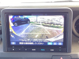 バックモニター付きで、車庫入れやバック時の後方確認をしっかりサポート。モニターに映し出される映像で死角も確認しやすく、狭い場所での駐車や後退時の操作をより安心して行えます。