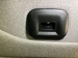 (快適パックに含まれる装備)後席USBポートタイプC・車内で携帯電話などの充電が可能です
