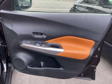 ボトルホルダー付きドアポケット。(運転席ドア)