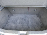 日常の使用に十分な広さの荷室です♪簡単な操作でシートアレンジもできます♪