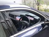 内装はシンプルに使い勝手を考え作られています。お車を運転する感覚をダイレクトに体感して頂けます。室内も広くロングドライブにも快適にお過ごしいただけます。