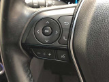 【ステアリングスイッチ】左です。ステアリングから手を離さず、運転に集中したまま手元でオーディオの音量操作やインフォメーションディスプレイの切り替え操作が出来ます。