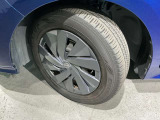 純正ホイールカバーで、愛車をもっとおしゃれに車種にマッチしたデザインの純正ホイールカバー。愛車の印象をアップし、おしゃれな雰囲気を演出します。また、傷や汚れからホイールを守り、長持ちさせます。