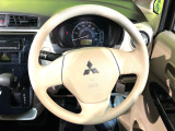 インテリアに合わせたデザインのステアリングは、運転される方のことも考え、運転しやすい形状、大きさです。是非一度、実際に触ってお確かめください。