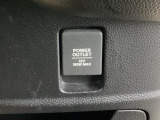 アクセサリーソケットを装備。車内アクセサリーの電源として便利です。