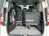 乗車人数や荷物の形状に合わせた色々な使い方ができます。後席シートを倒せば広々スペースが確保できます。