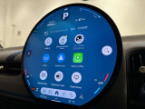 iPhoneを無線で接続して、対応したアプリを車載ディスプレイで使用できる「Apple CarPlay」にも対応