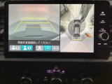 マルチビューカメラシステム搭載車です。お車の周囲を全方位でカバーします。後方・前方・両脇と、コンディションが悪い視界でもカラーモニターに映し出した映像がドライバーをサポートします。