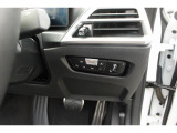 車両の頭脳といっても過言ではない『iDrive・システム』。オーディオ・ハンズフリー・ナビゲーションはもちろん、車両状況・操作説明まで確認する事ができます。