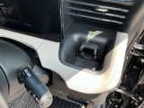 小物入れにもなるドリンクホルダー。