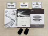 基本操作はもちろん、最近の車は装備もどんどん進化しているので困った時に役立つ取扱説明書、整備歴が確認できるメンテナンスノートが付いてます。安心ですね☆☆