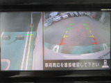 ナビ画面にアラウンドビュ-モニタ-の映像を映し出しています。  狭い場所での車庫入れをサポ-トしてくれる便利アイテムです。