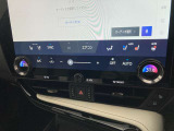 デュアルエアコンとは、運転席と助手席で、個別に温度設定ができる機能です。気温の感じ方は、人それぞれ違うもの。乗る人に優しい機能ですね。