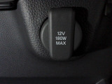 12V電源ソケットを設置しております。周辺機器の充電にご利用頂けます。