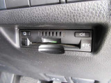 【ETC車載器】は、ビルトインタイプですっきり収納され、見た目も使い勝手も満足のアイテムです。