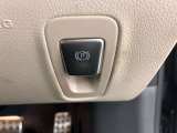 メモリー付きパワーシートが装備されている車両はシートの位置・ドアミラーの角度・ハンドルの位置を3名まで記憶出来ます。