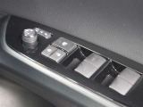 運転席からも操作可能な全席パワーウィンドウが装備されています。