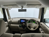 【前方視界】開放的な前方視界!運転がしやすく疲れにくいです♪窓が大きく、見通しがとっても良いおクルマですよ♪