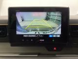 バックモニター付きで、車庫入れやバック時の後方確認をサポート。