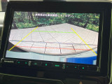 【バックカメラ】駐車時に後方がリアルタイム映像で確認できます。大型商業施設や立体駐車場での駐車時や、夜間のバック時に大活躍!運転スキルに関わらず、今や必須となった装備のひとつです!