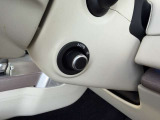 【電動コラム】シートメモリーと合わせて使用すると複数人運転する場合は、お好きなポジションを記憶する事ができます。細かな調節も可能なため、ストレスなく運転が出来ます。