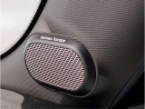 【ハーマンカードン】ハーマン カードンは、優れた音響技術と先進性の高いデザインが融合した、上質なインテリアのようなハイクオリティ・オーディオシステムです。