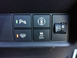 パーキングセンサーや横滑りを防ぐVSA等のスイッチ類は運転席の右側、手の届きやすい位置にあります。