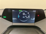 様々な情報を表示するマルチインフォメーションディスプレイ搭載の見やすいデジタルメーターです