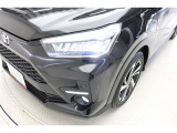 LEDヘッドライトです。デザイン性がよくとても明るいので、夜間の走行や悪天候でも安心です。しかも長寿命!