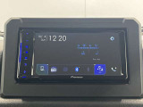 ディスプレイオーディオを装着しています。Bluetooth(ブルートゥース)・USB接続/CD・DVD再生等が使用できます。