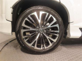 215/50R18タイヤ&18インチアルミホイール(切削光輝/センターオーナメント付)