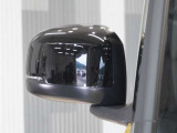 ◆ドアミラーウインカー◆ドアミラーにウインカーを装備しています。対向車に自身の進行方向を合図し安全に運転できます。
