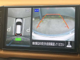 アラウンドビューモニター装備!空から見ているような映像によって不慣れな場所での車庫入れや縦列駐車はもちろん、狭い道でのすれ違いも安心♪