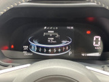 視認性の高いメーター類が、運転に必要な情報を的確に伝えます。運転に集中できる、シンプルで分かりやすいデザインです。安全運転をサポートします。