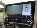パノラミックビューモニターを装備。駐車場や交差点でクルマを真上から見るように周囲を確認できます。機能の詳細は販売店スタッフまでおたずねください。