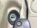 【キーレス】少し離れた場所からでもボタン一つでドアの開錠・施錠ができるのでとっても便利!ドアの鍵穴周りに傷をつけることもありません♪