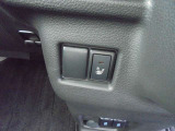 運転席にはシートヒーターが装備されています