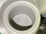ドリンクホルダーになります。ちょっとした小物を入れるのにも便利です。