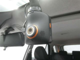 【ドラレコ搭載車】今や必需品のドライブレコーダー搭載車です。万が一のトラブルのときにも役に立つドライブレコーダーを装備しています。側面衝突や幅寄せ・割り込み対策に!